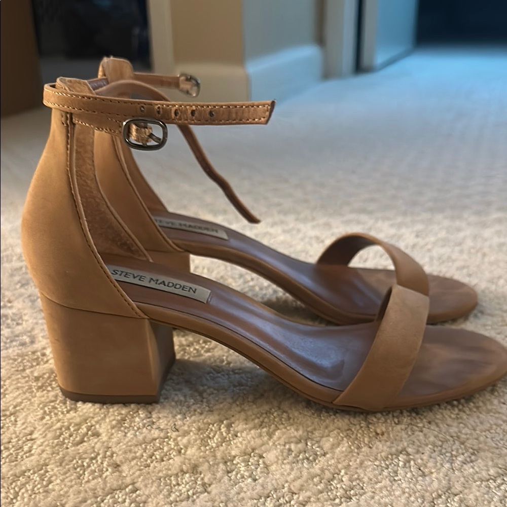STEVE MADDEN Irenee Tan Nubuck Heels